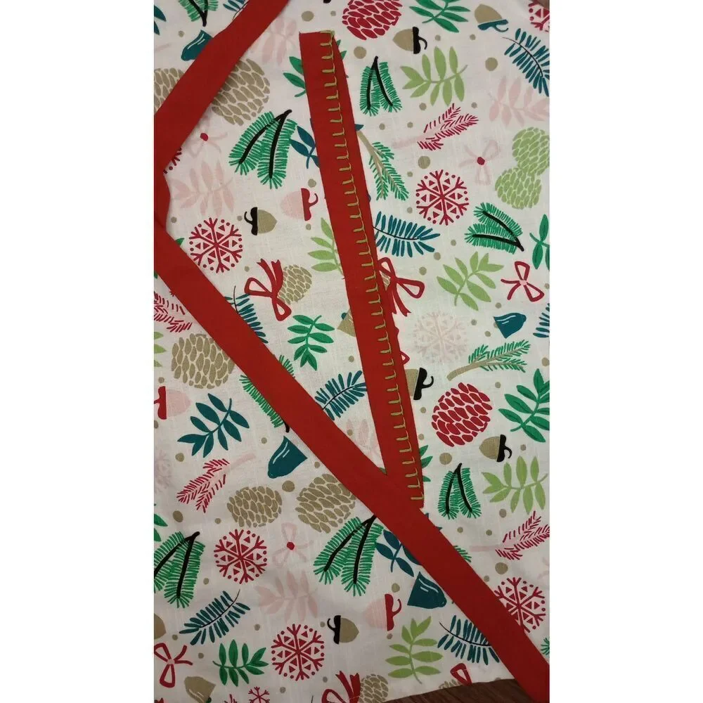 NWT world market  winter, Christmas apron. Adult size, one size